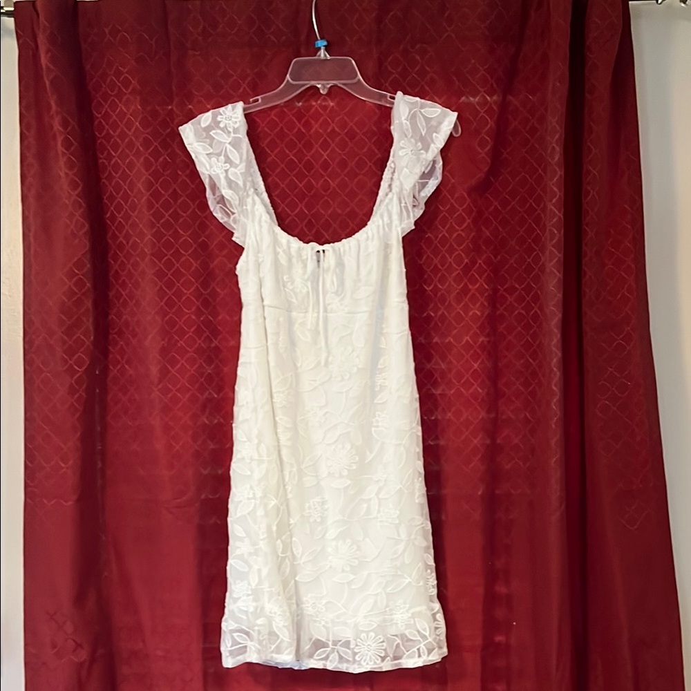 Chic White Floral Midi Dress